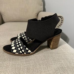 Toms Black Canvas Heeled Sandal - size 9.5